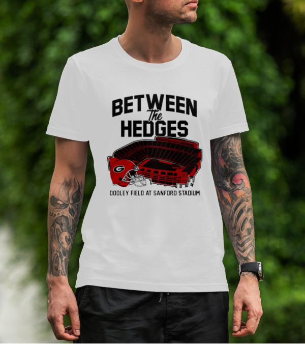 Between The Hedges Georgia Bulldogs Dooley Field At Sanford Stadium T-Shirt