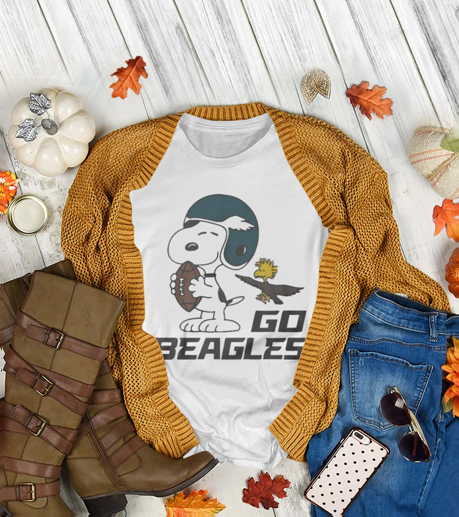 Peanuts Go Beagles Football Snoopy Woodstock Helmet Icon T-Shirt