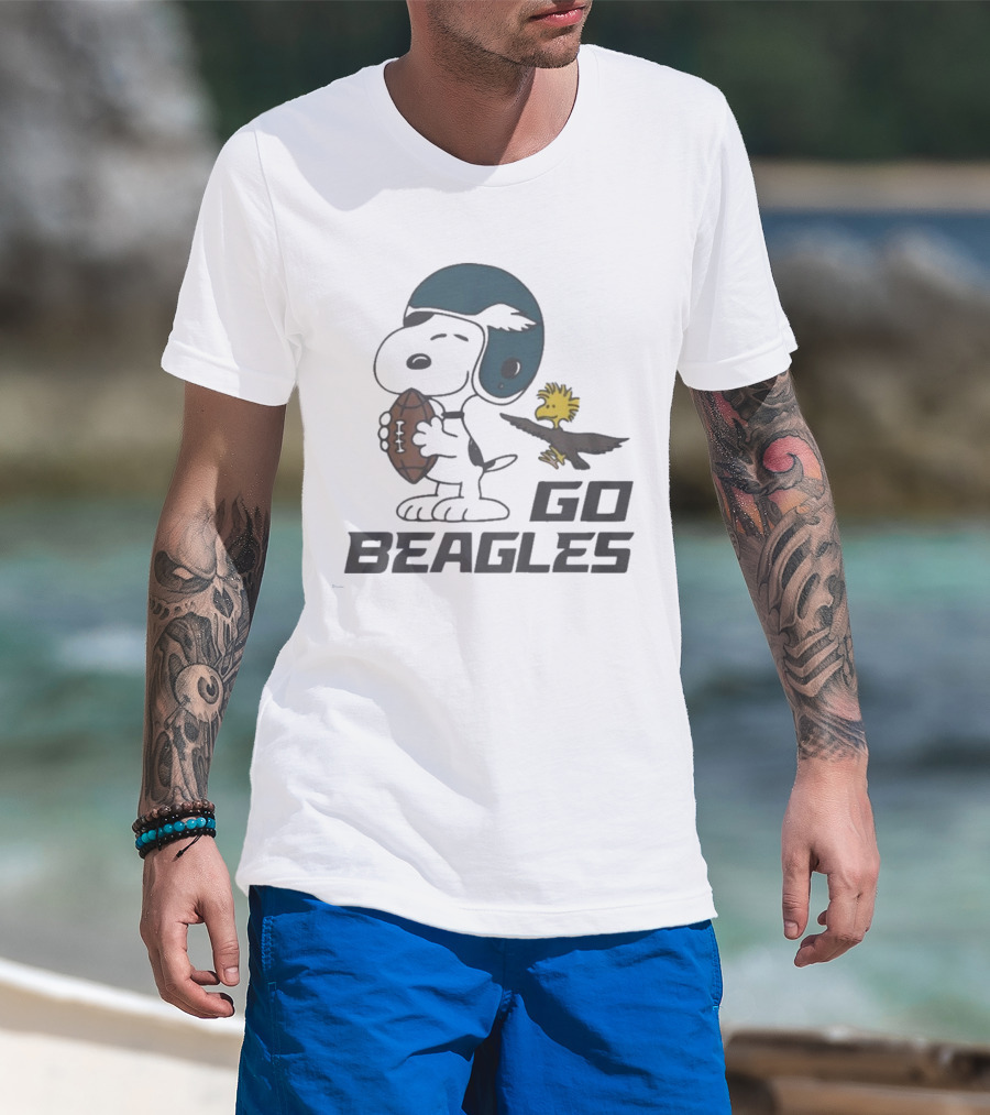 Peanuts Go Beagles Football Snoopy Woodstock Helmet Icon T-Shirt