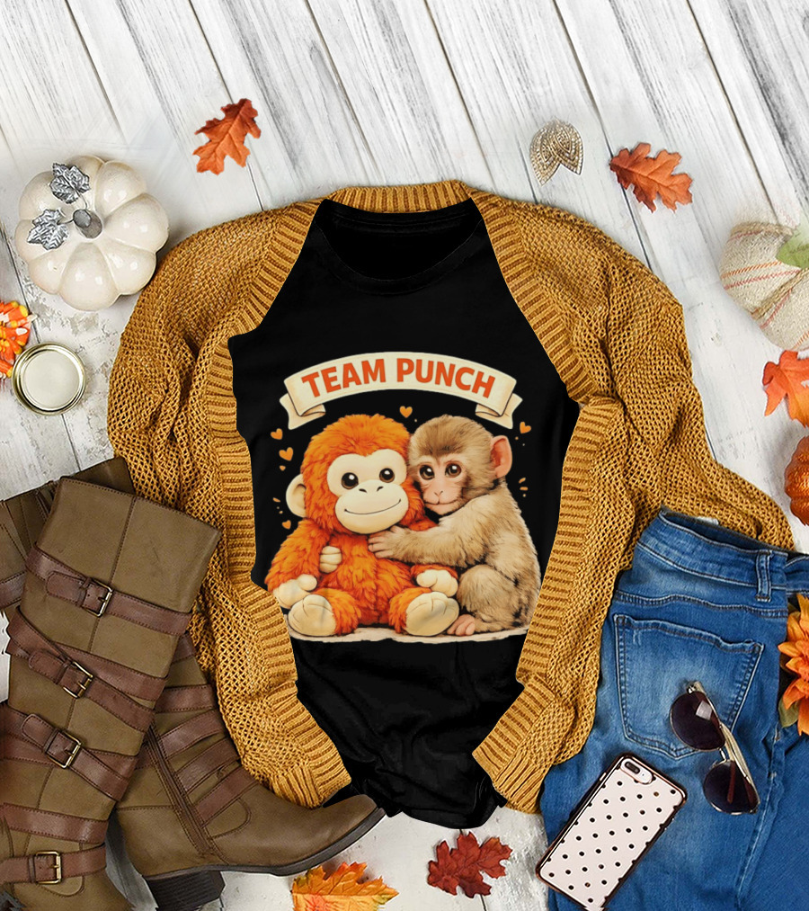 Team Punch Cute Baby Monkey Hugging Orange Plush Toy Charming Japanese Style Hearts T-Shirt