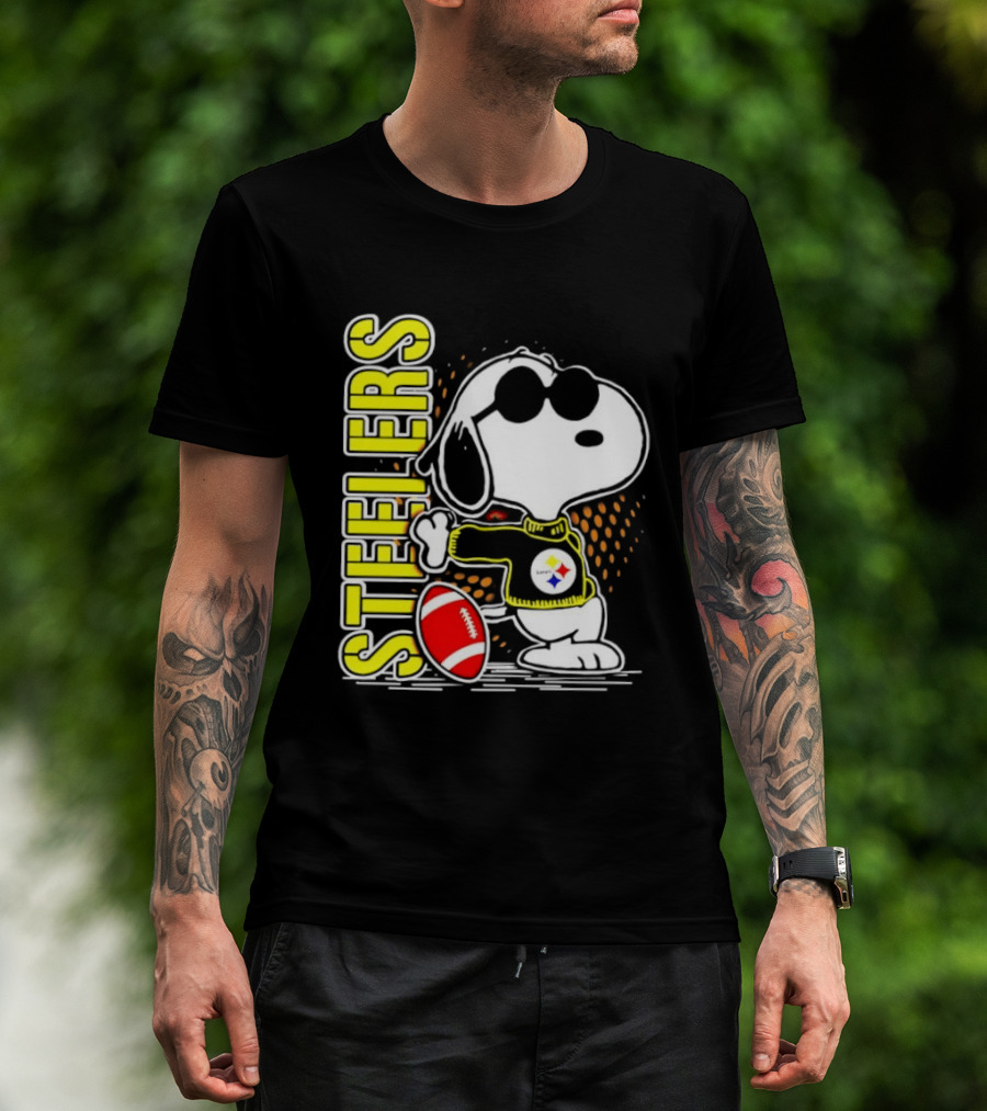 Steelers Snoopy Football Sunglasses Sports T-Shirt