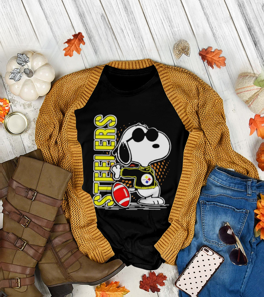 Steelers Snoopy Football Sunglasses Sports T-Shirt