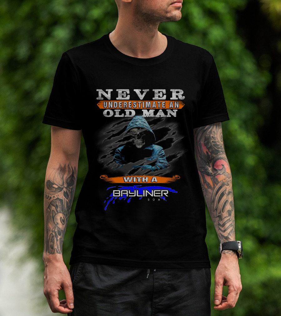 NEVER UNDERESTIMATE AN OLD MAN WITH A BAYLINER BOAT T-Shirt
