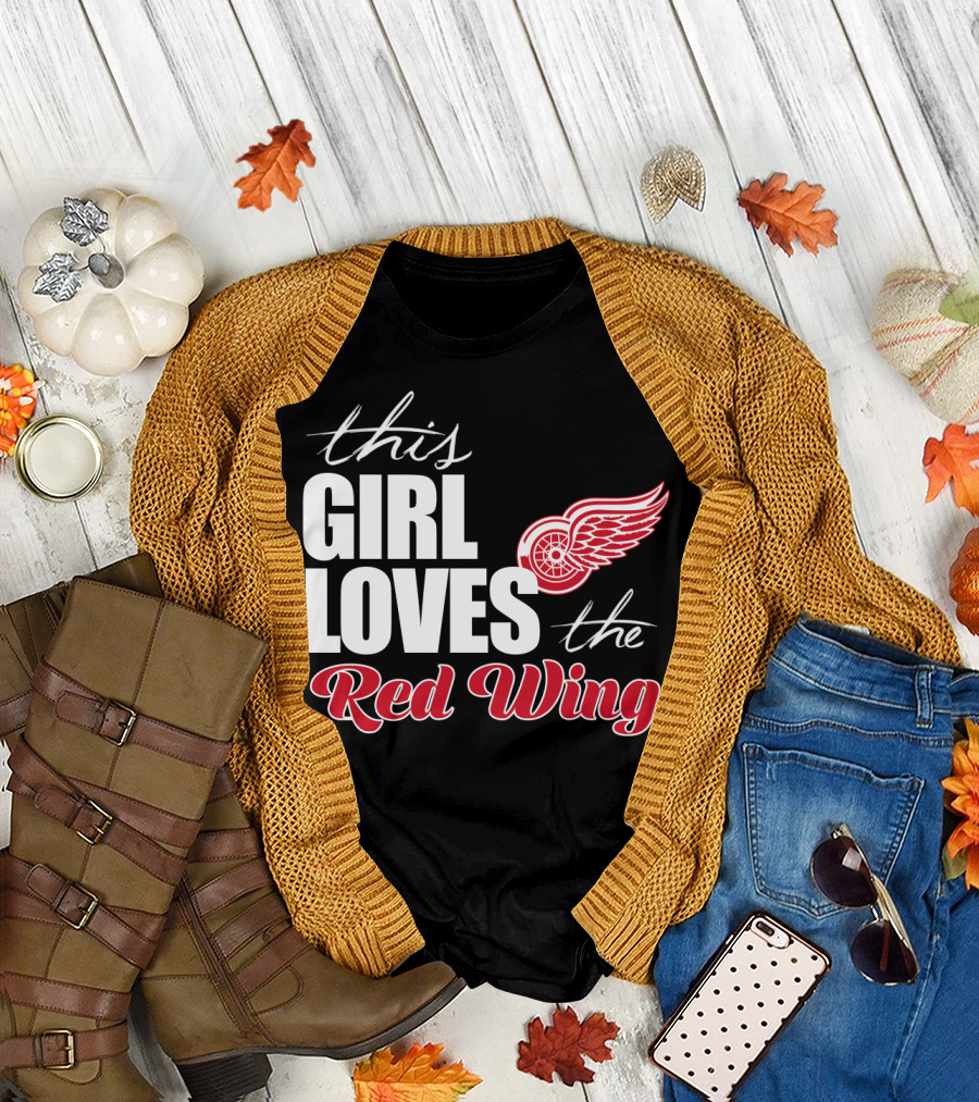 This Girl Loves The Detroit Red Wings T-Shirt