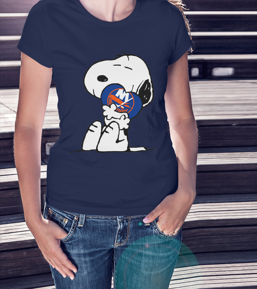 Snoopy Hugging New York Islanders Hockey T-Shirt