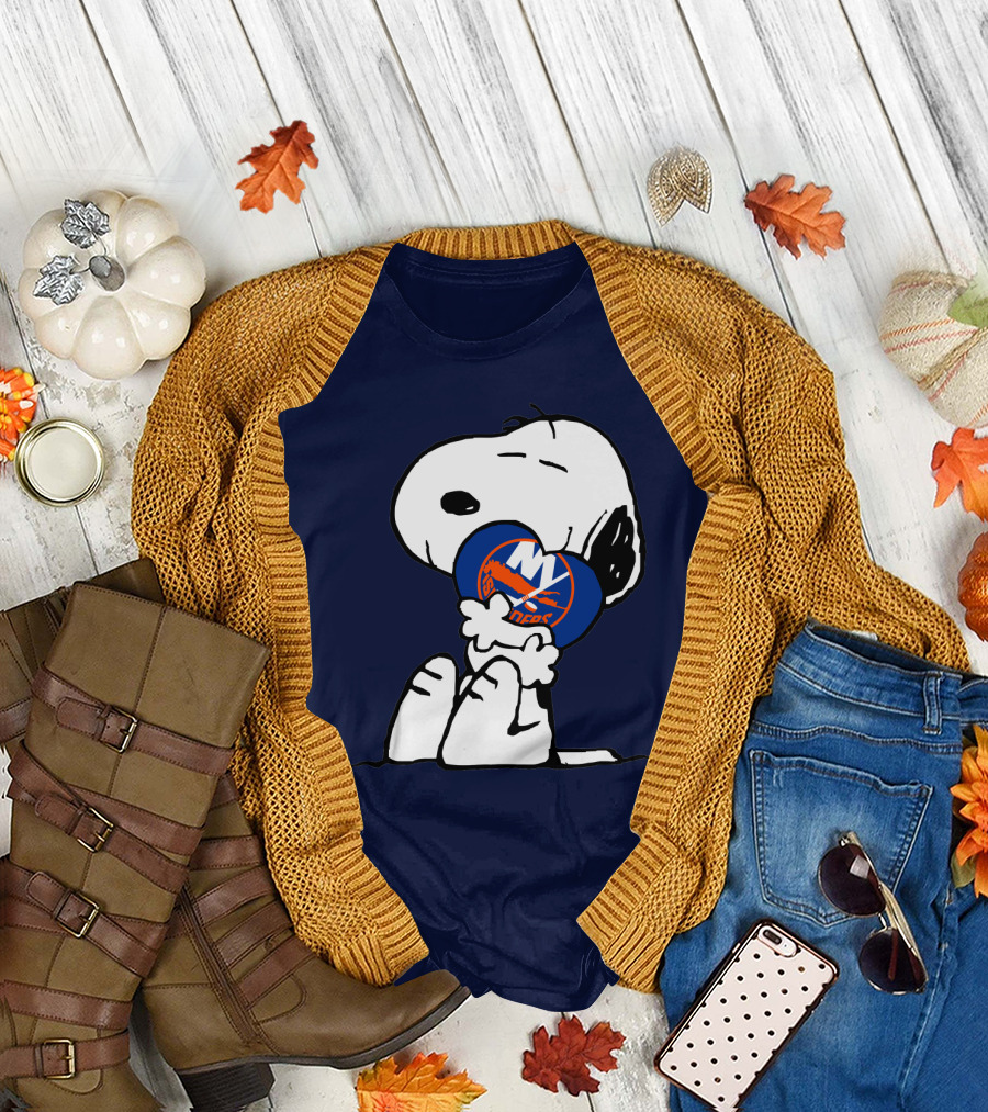 Snoopy Hugging New York Islanders Hockey T-Shirt