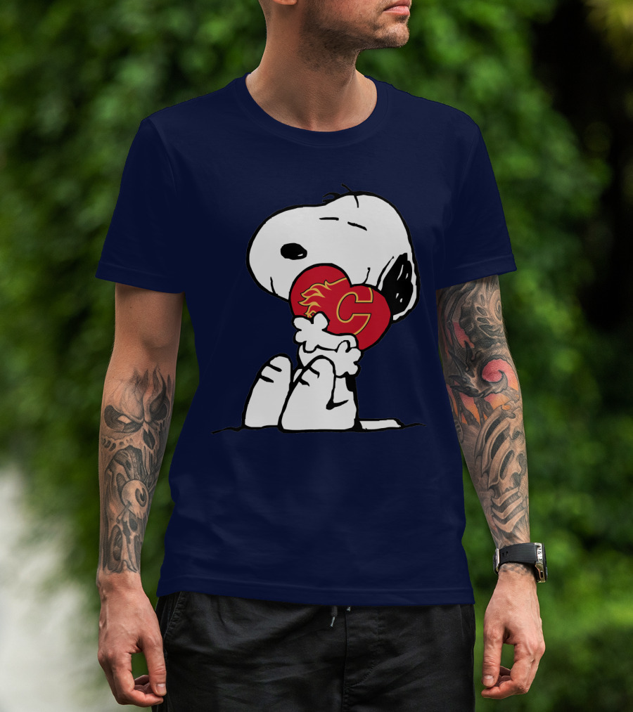 Snoopy Hugging Calgary Flames Heart T-Shirt