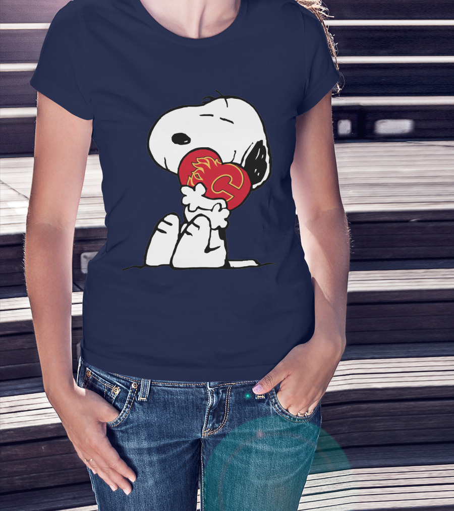 Snoopy Holding Calgary Flames T-Shirt