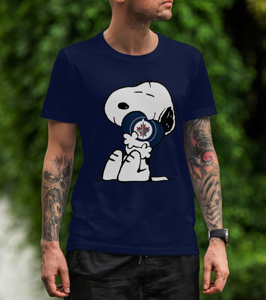 Snoopy Holding Winnipeg Jets Heart T-Shirt