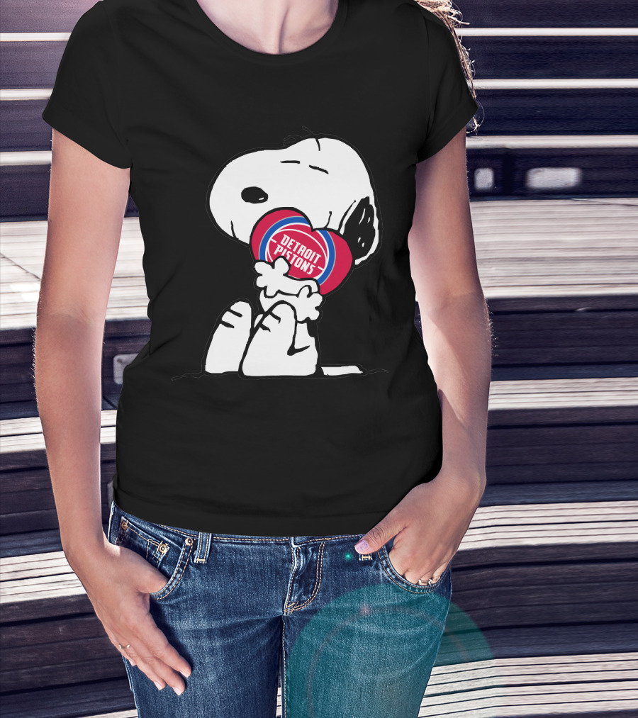 Detroit Pistons Snoopy Hugging Heart T-Shirt