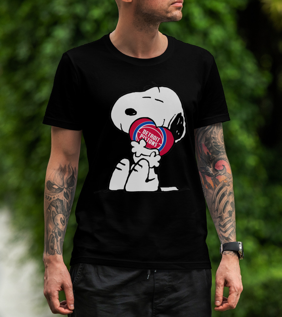 Detroit Pistons Snoopy Hugging Heart T-Shirt