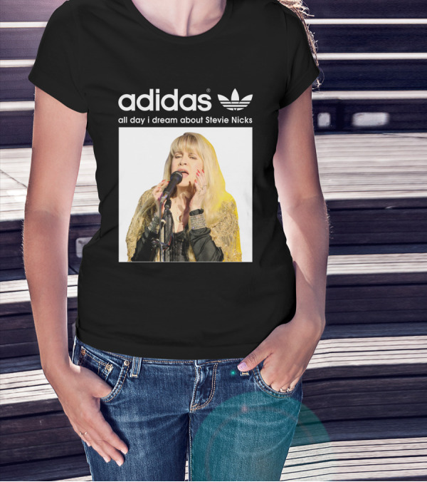 Style FM 26 Fleetwood Mac Vocalist Performance T-Shirt