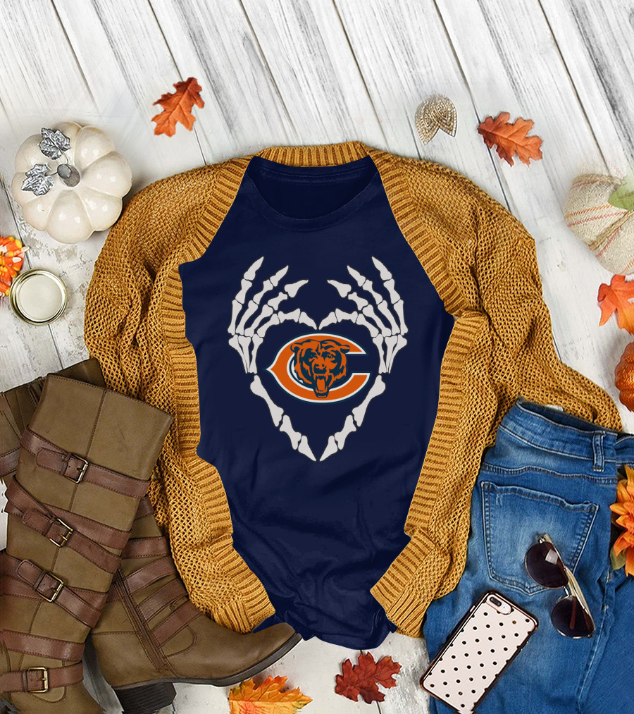 Chicago Bears Skeleton Hands Heart T-Shirt