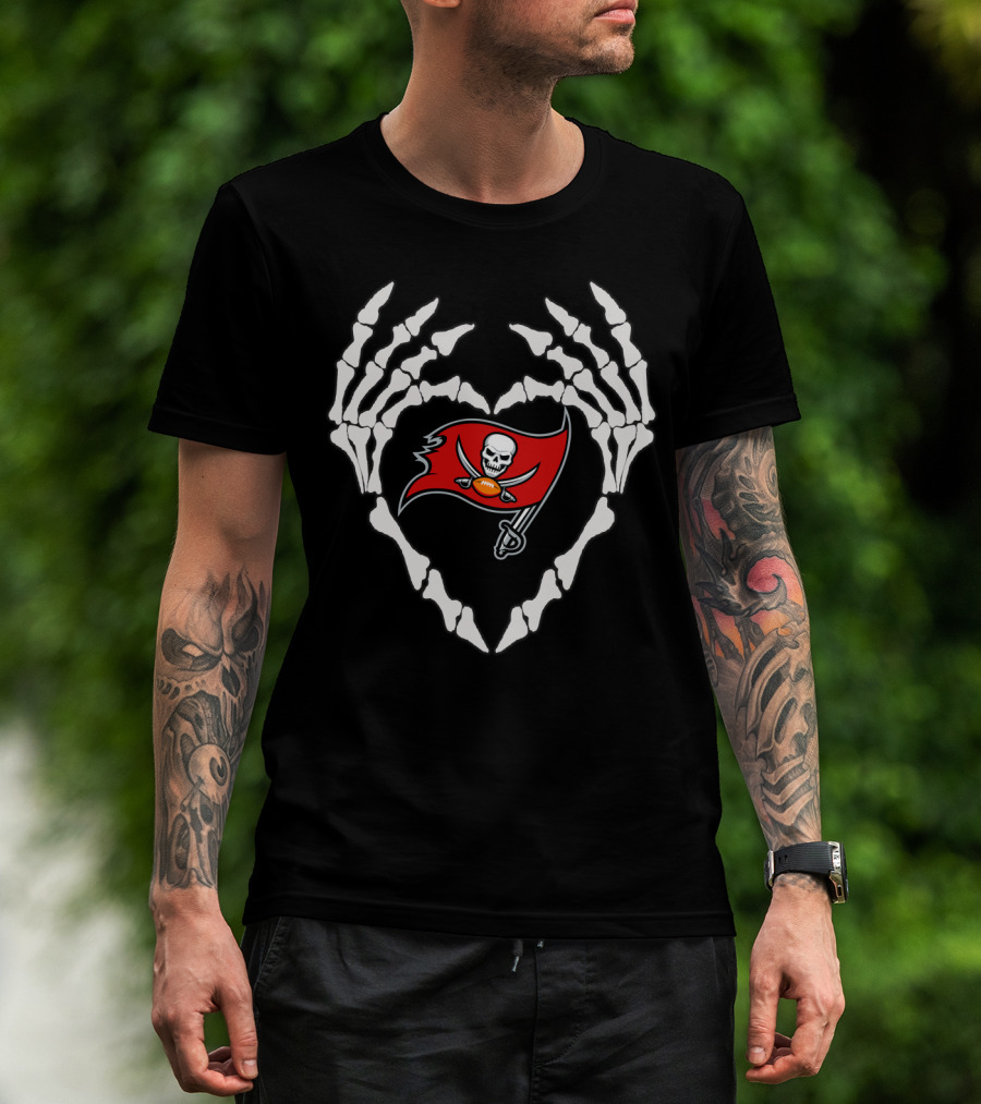 Skeleton Heart With Buccaneers Flag T-Shirt