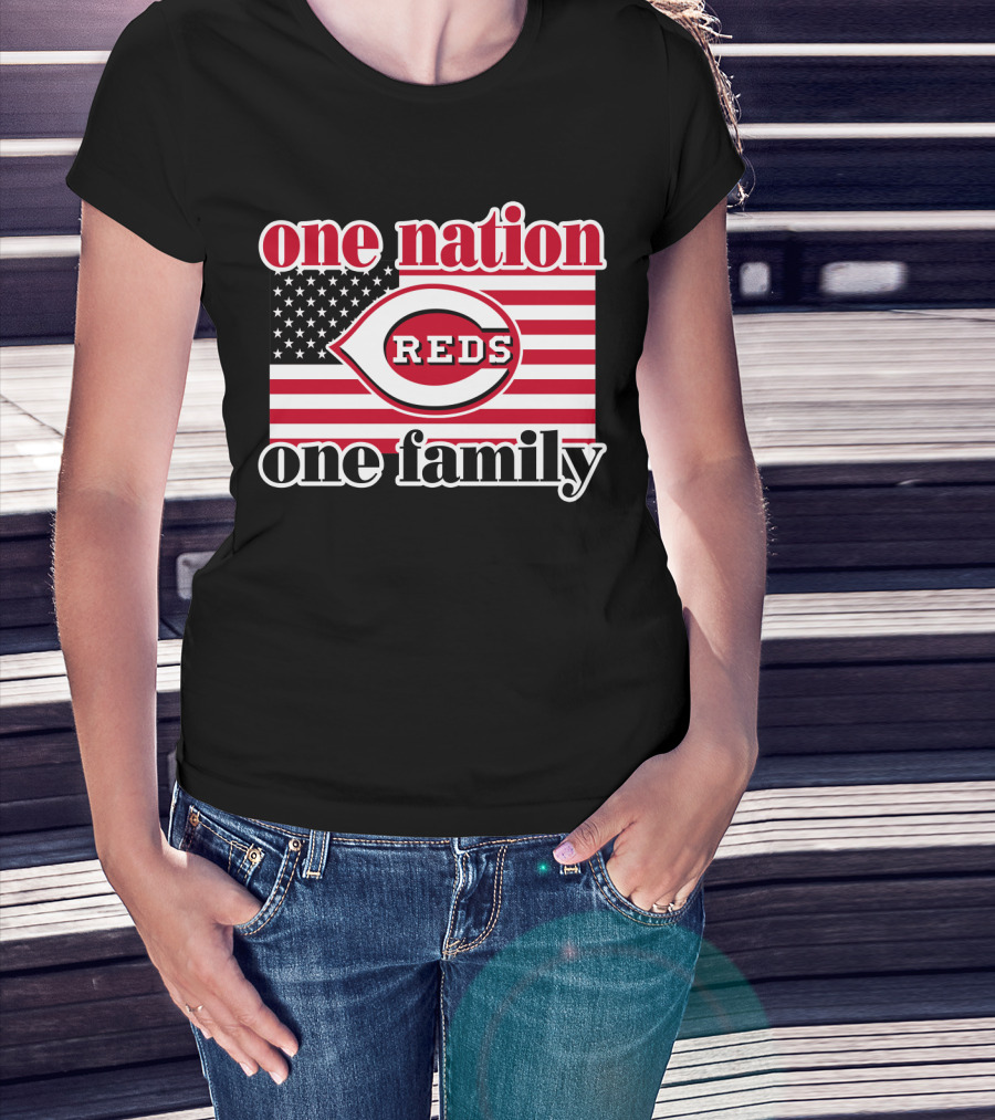 One Nation One Family Cincinnati Reds American Flag T-Shirt