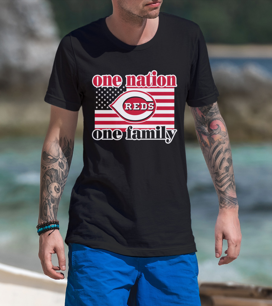 One Nation One Family Cincinnati Reds American Flag T-Shirt