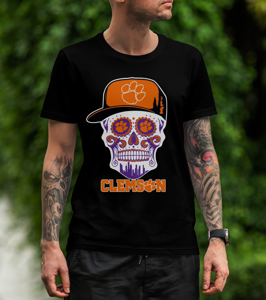 Clemson Tigers Skull With Paw Pattern And Cap T-Shirt