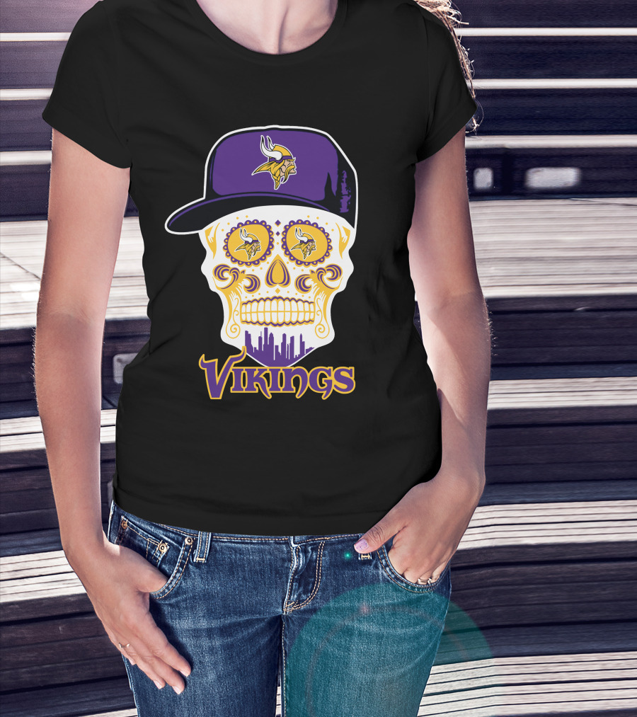 Minnesota Vikings Skull With Purple Hat And City Skyline T-Shirt
