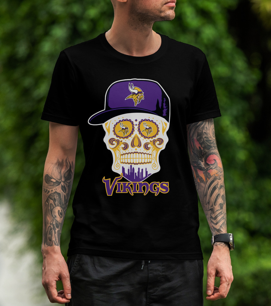 Minnesota Vikings Skull With Purple Hat And City Skyline T-Shirt