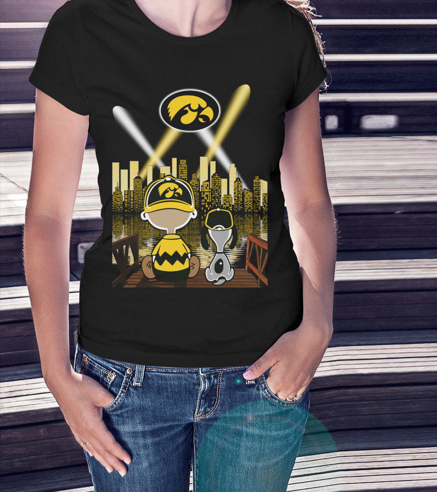 City By Night Iowa Hawkeyes 68 Fan And Dog On Dock Silhouette T-Shirt