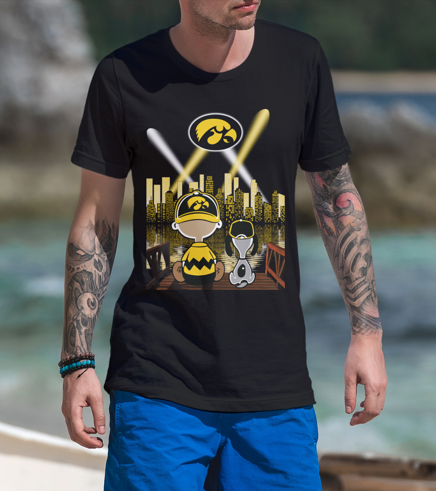 City By Night Iowa Hawkeyes 68 Fan And Dog On Dock Silhouette T-Shirt