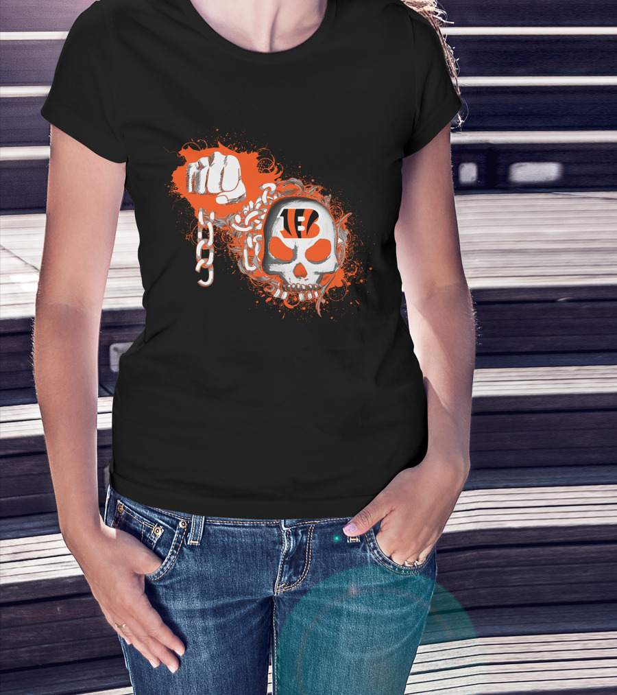 Cincinnati Bengals Skull And Fist Chains T-Shirt