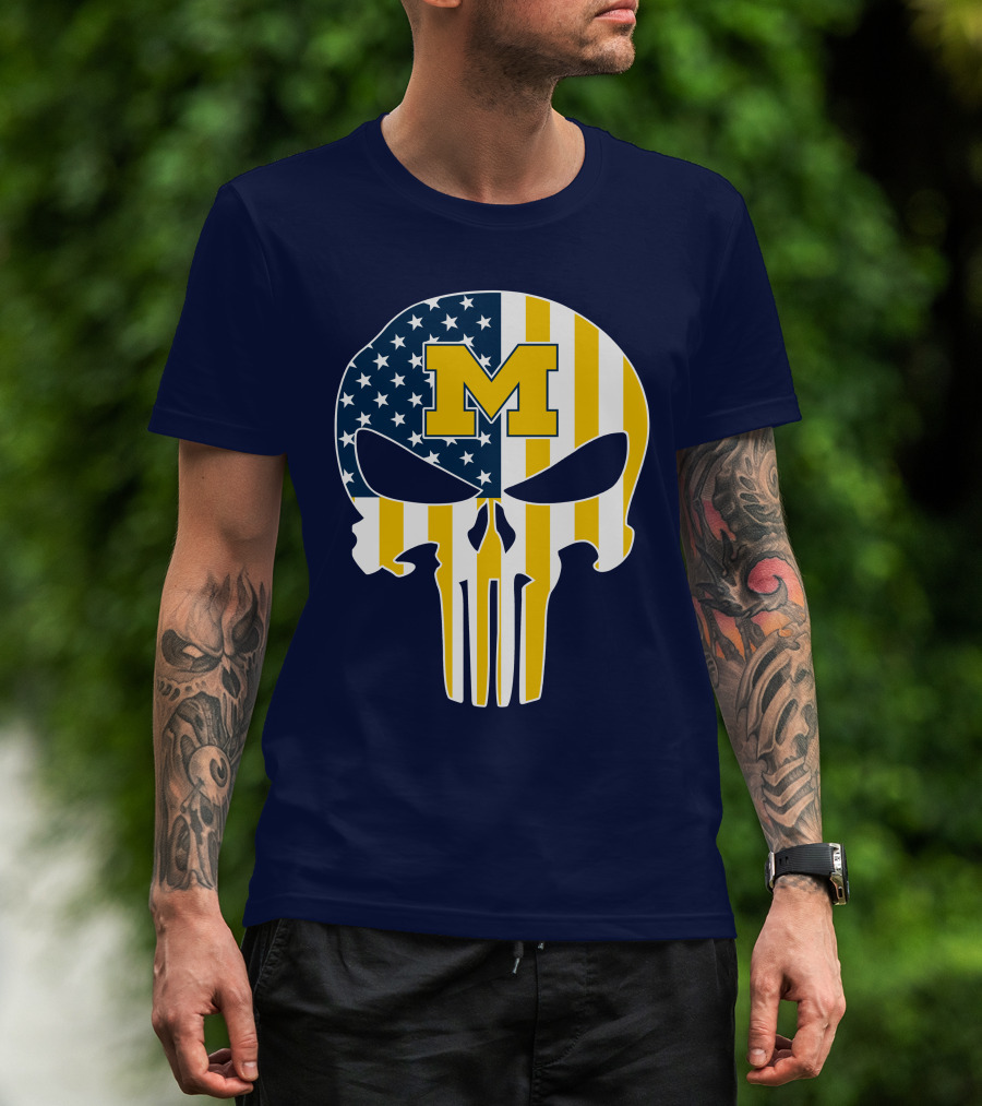 Michigan Wolverines Punisher Skull American Flag M T-Shirt