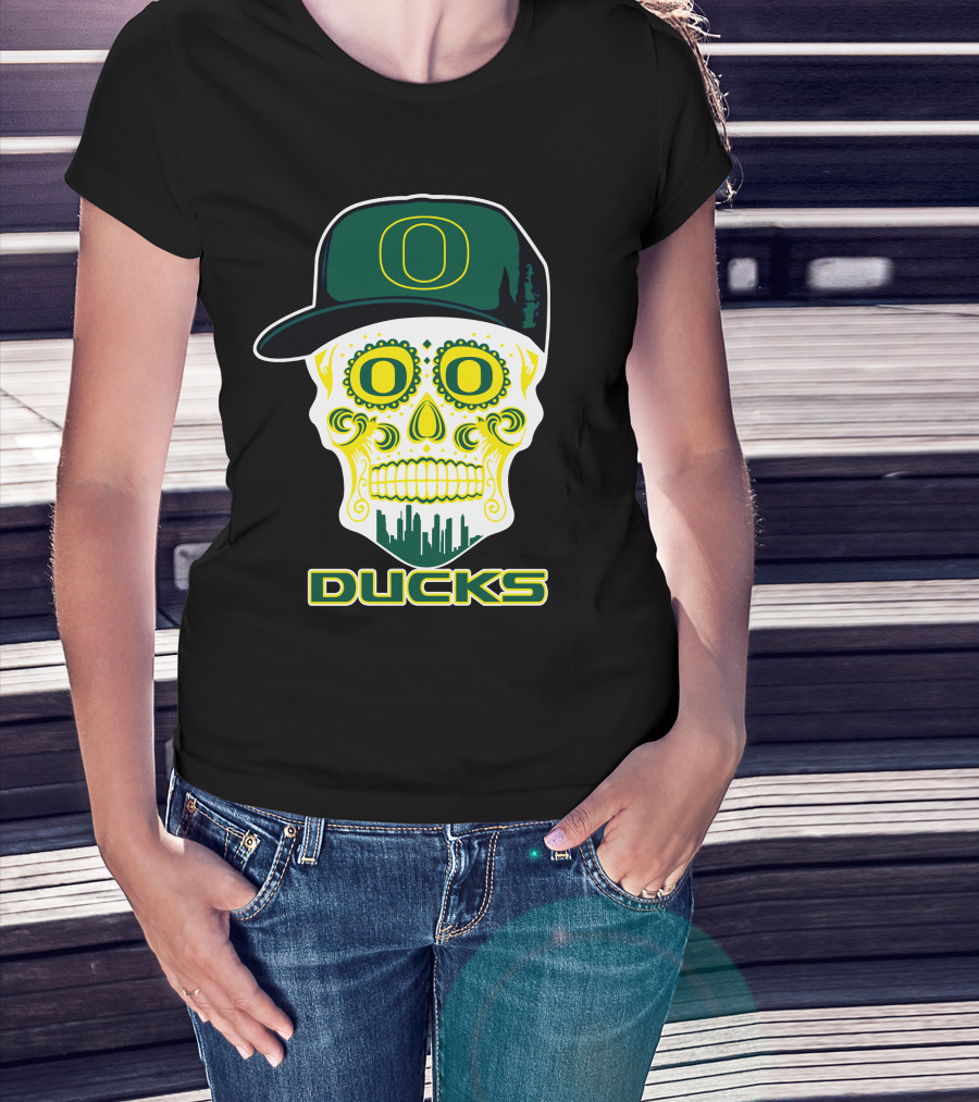 Oregon Ducks Skull With Hat And Cityscape T-Shirt