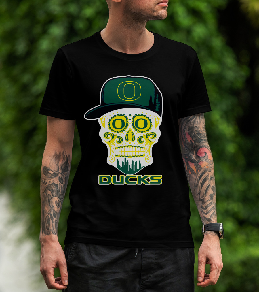 Oregon Ducks Skull With Hat And Cityscape T-Shirt