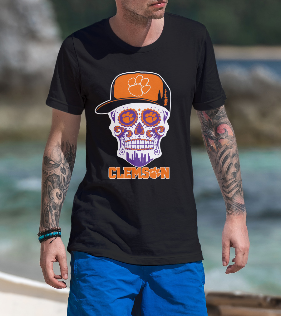 Clemson Tigers Skull With Orange Paw Hat And Cityscape Details T-Shirt