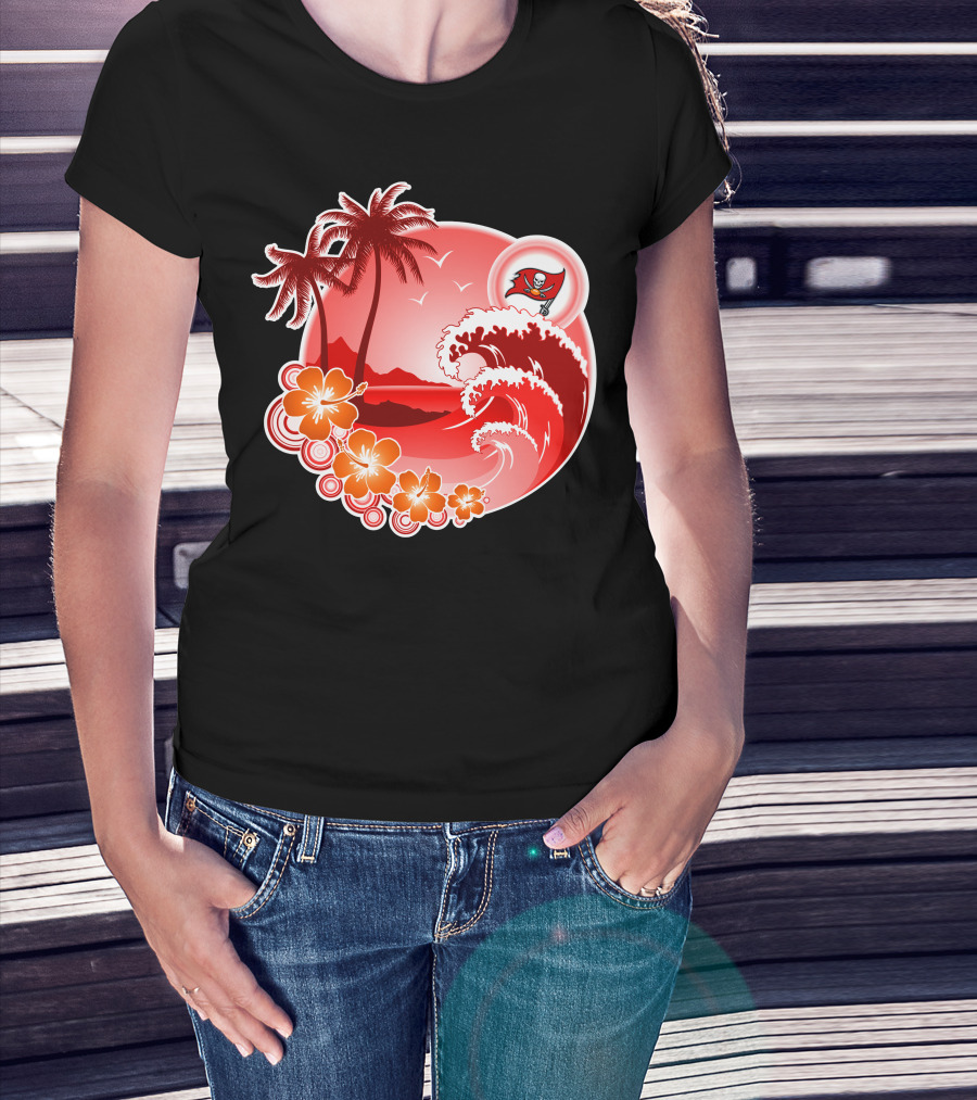 Tampa Bay Buccaneers Happy Holidays Tropical Beach Scene T-Shirt