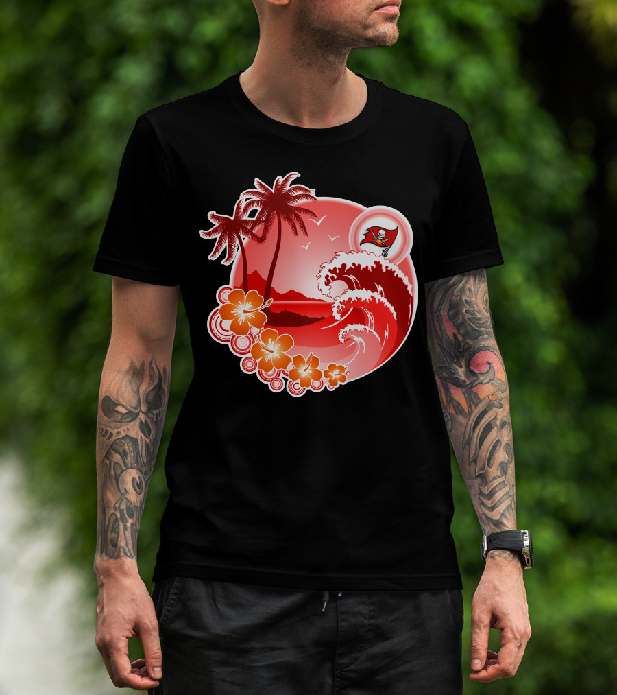 Tampa Bay Buccaneers Happy Holidays Tropical Beach Scene T-Shirt