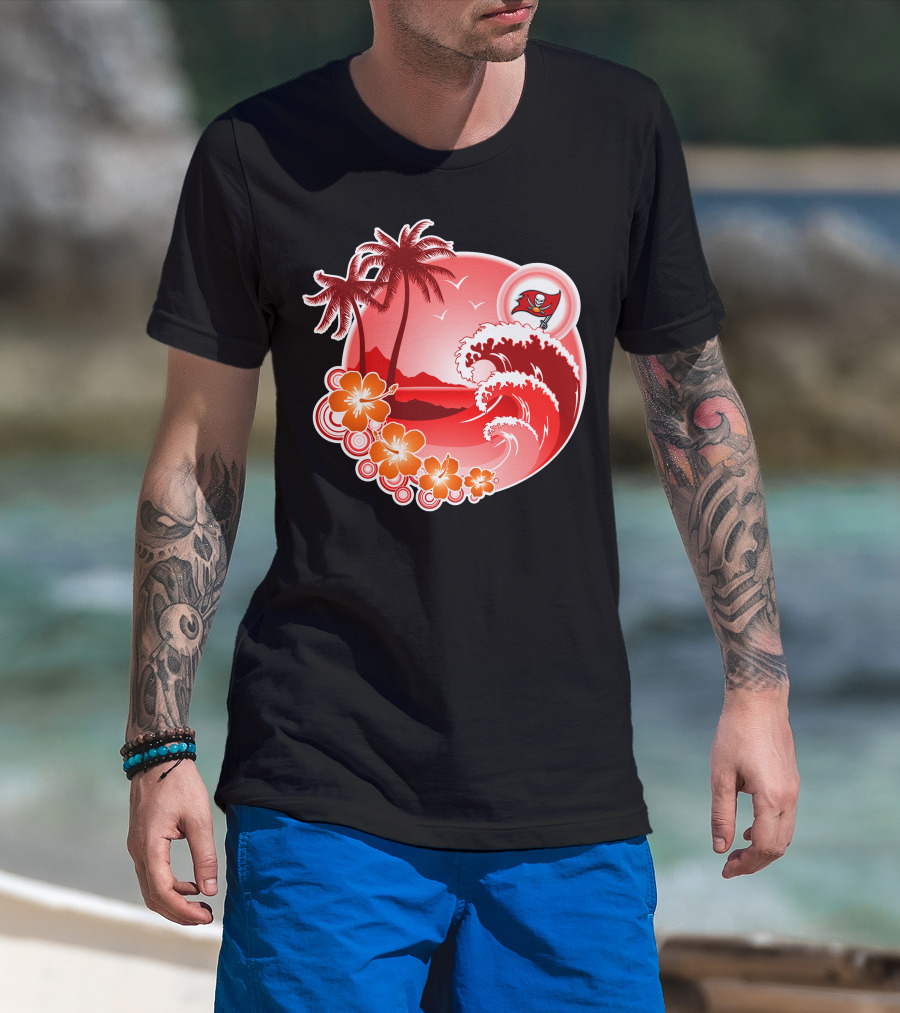 Tampa Bay Buccaneers Happy Holidays Tropical Beach Scene T-Shirt
