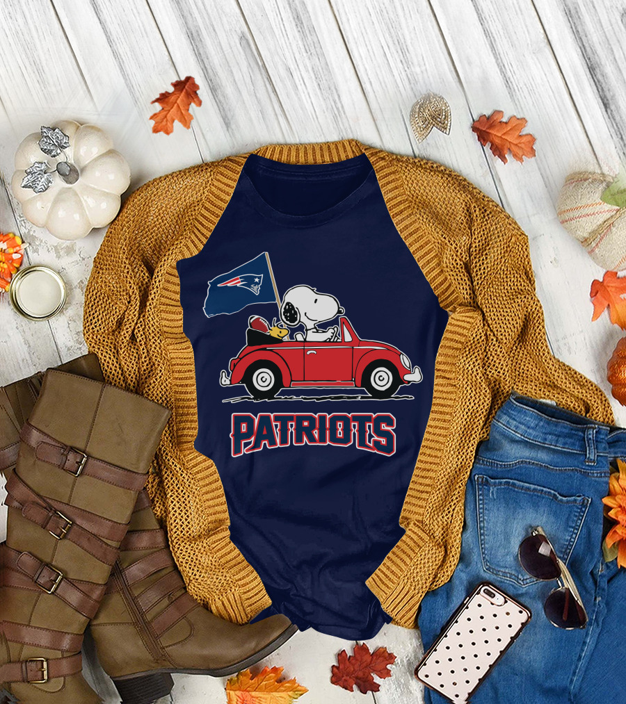 New England Patriots Snoopy Driving Classic Red Car with Flag T-Shirt