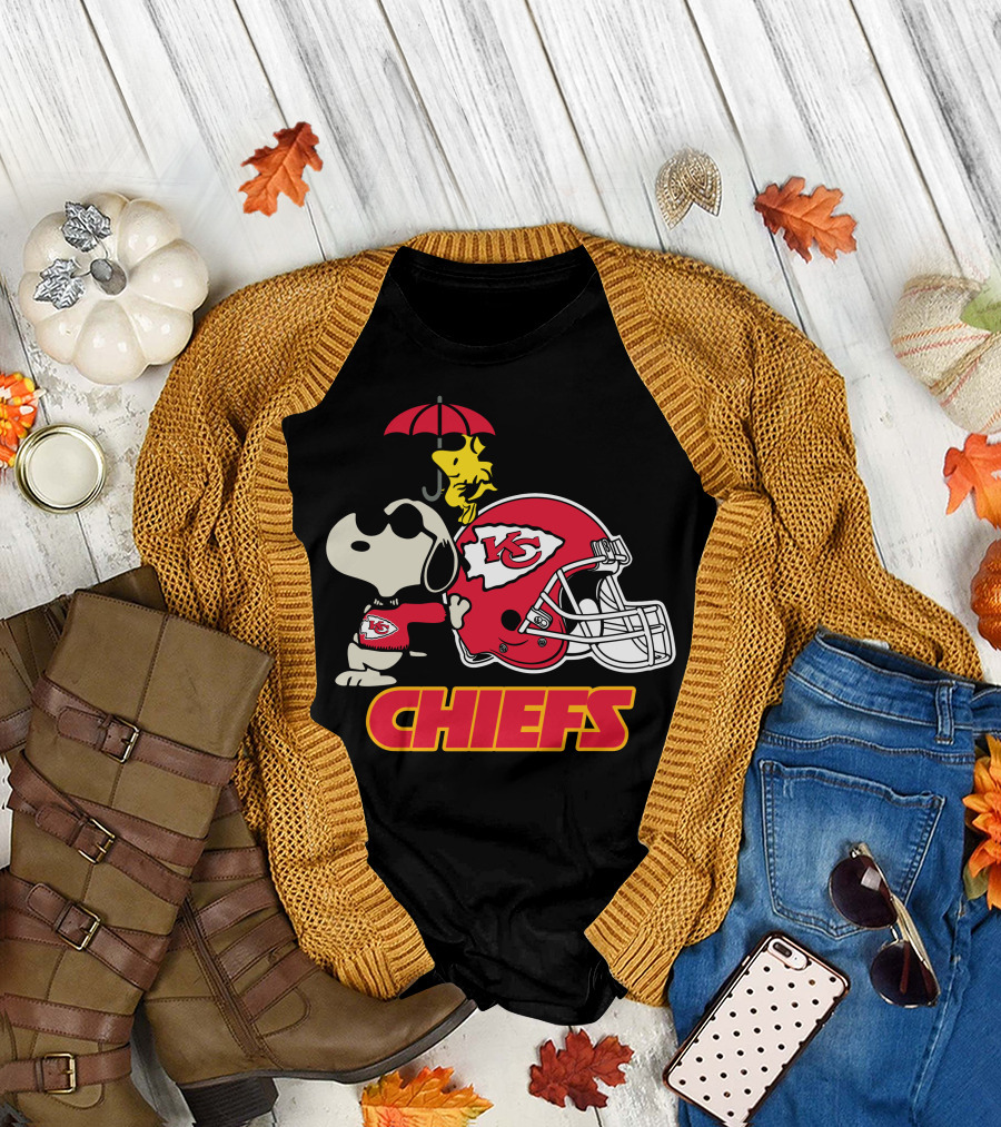 Kansas City Chiefs Snoopy Woodstock Helmet Chiefs T-Shirt
