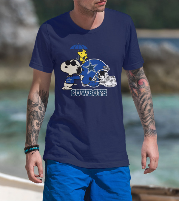 Dallas Cowboys Snoopy Woodstock Holiday Helmet T-Shirt