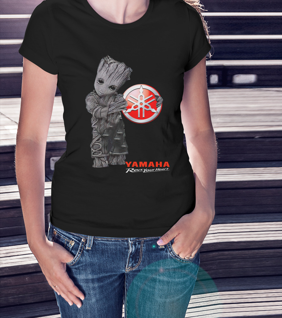 Yamaha Revs Your Heart Groot Holding T-Shirt