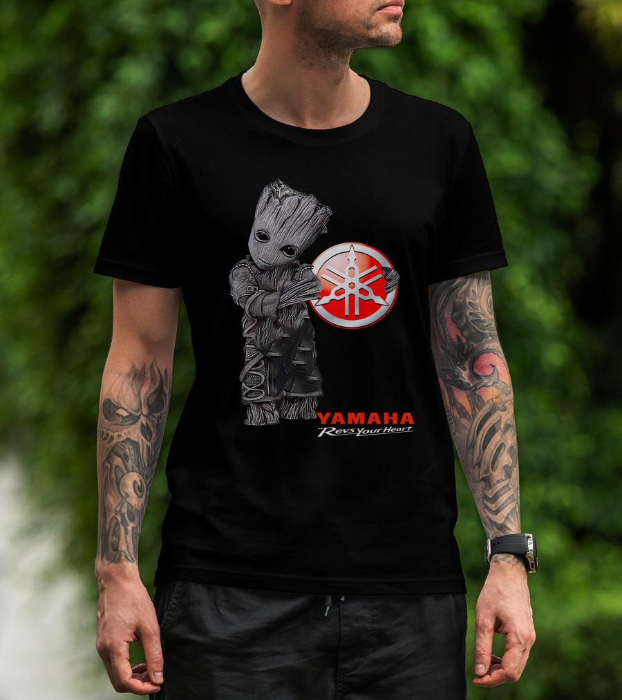 Yamaha Revs Your Heart Groot Holding T-Shirt