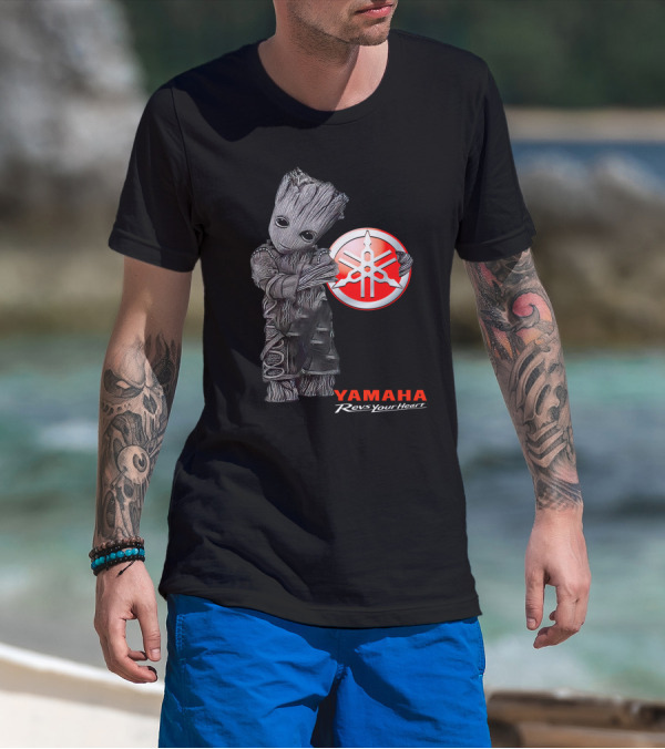 Yamaha Revs Your Heart Groot Holding T-Shirt