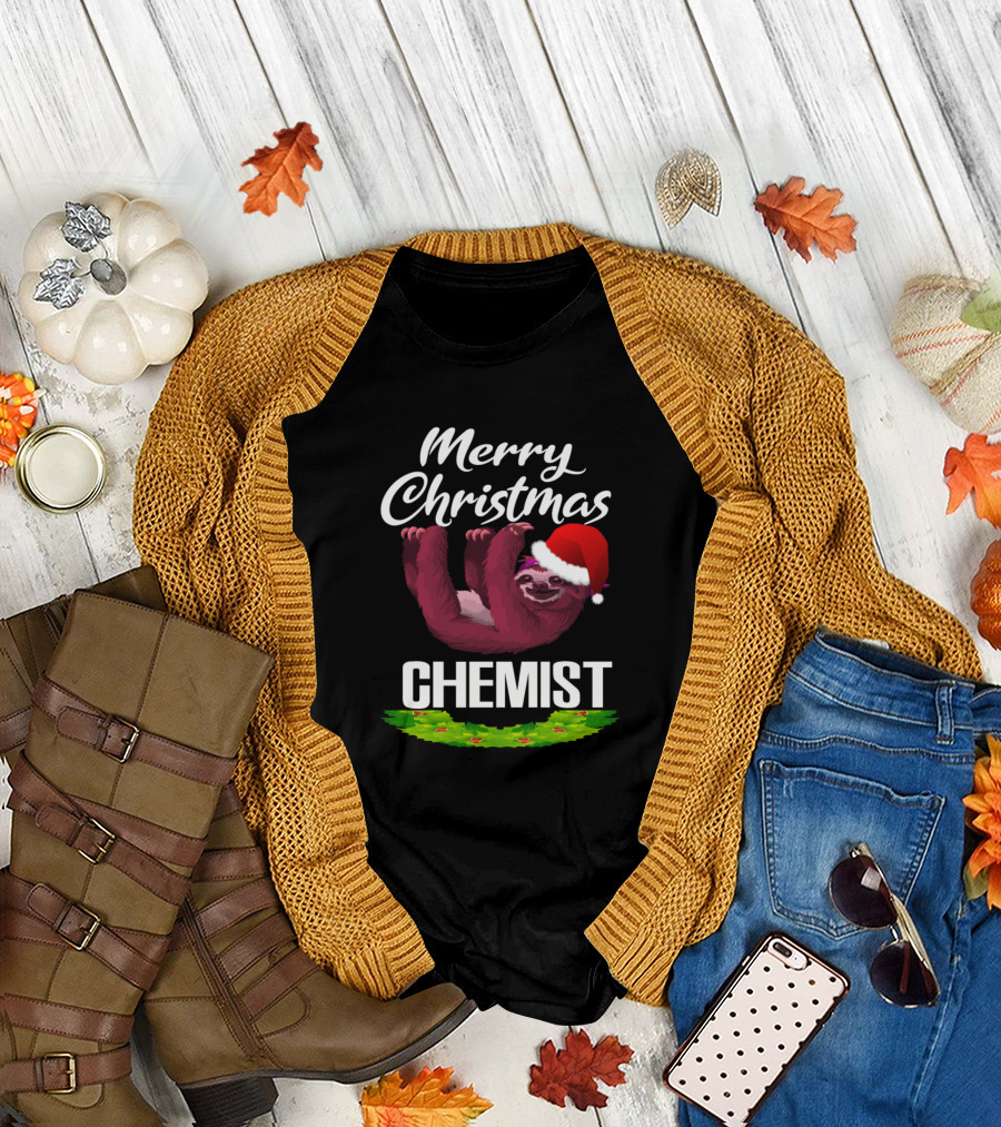 Merry Christmas Chemist Sloth Santa Hat Festive Wreath T-Shirt