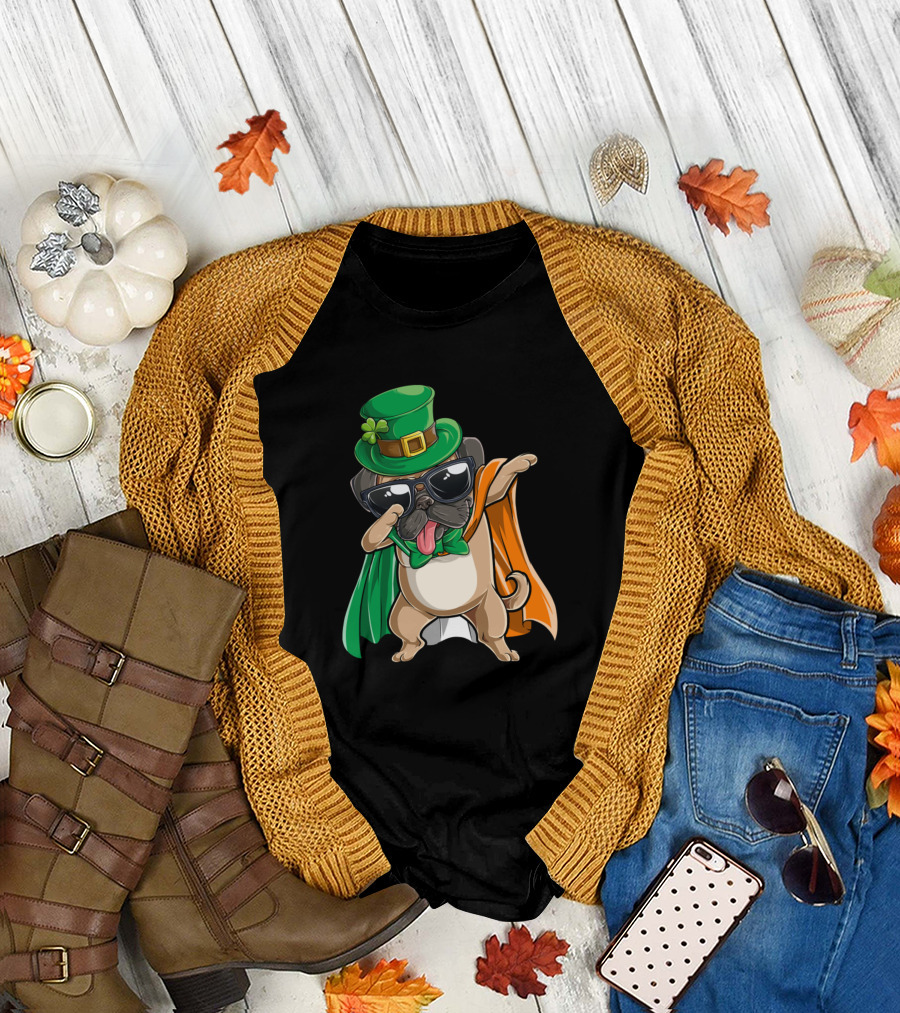 Pug Dog Dabbing St Patricks Day Shamrock Hat Irish Flag T-Shirt