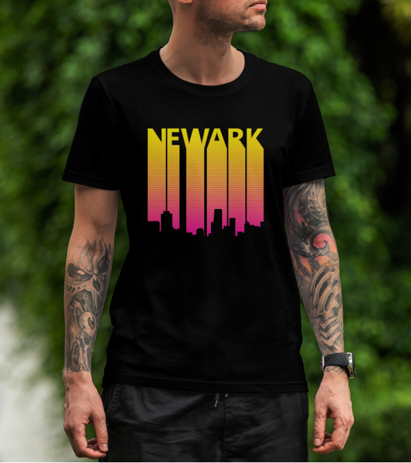 Newark Skyline Retro 1980s Style Vintage Gradient T-Shirt