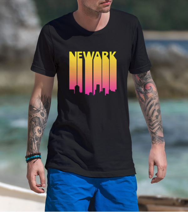 Newark Skyline Retro 1980s Style Vintage Gradient T-Shirt
