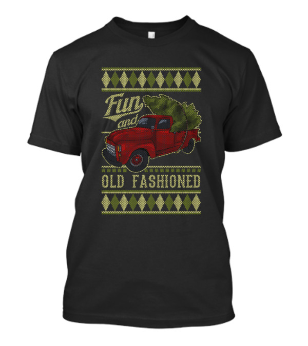 Fun And Old Fashioned Vintage Style Farm Red Truck With Christmas Tree T-Shirt