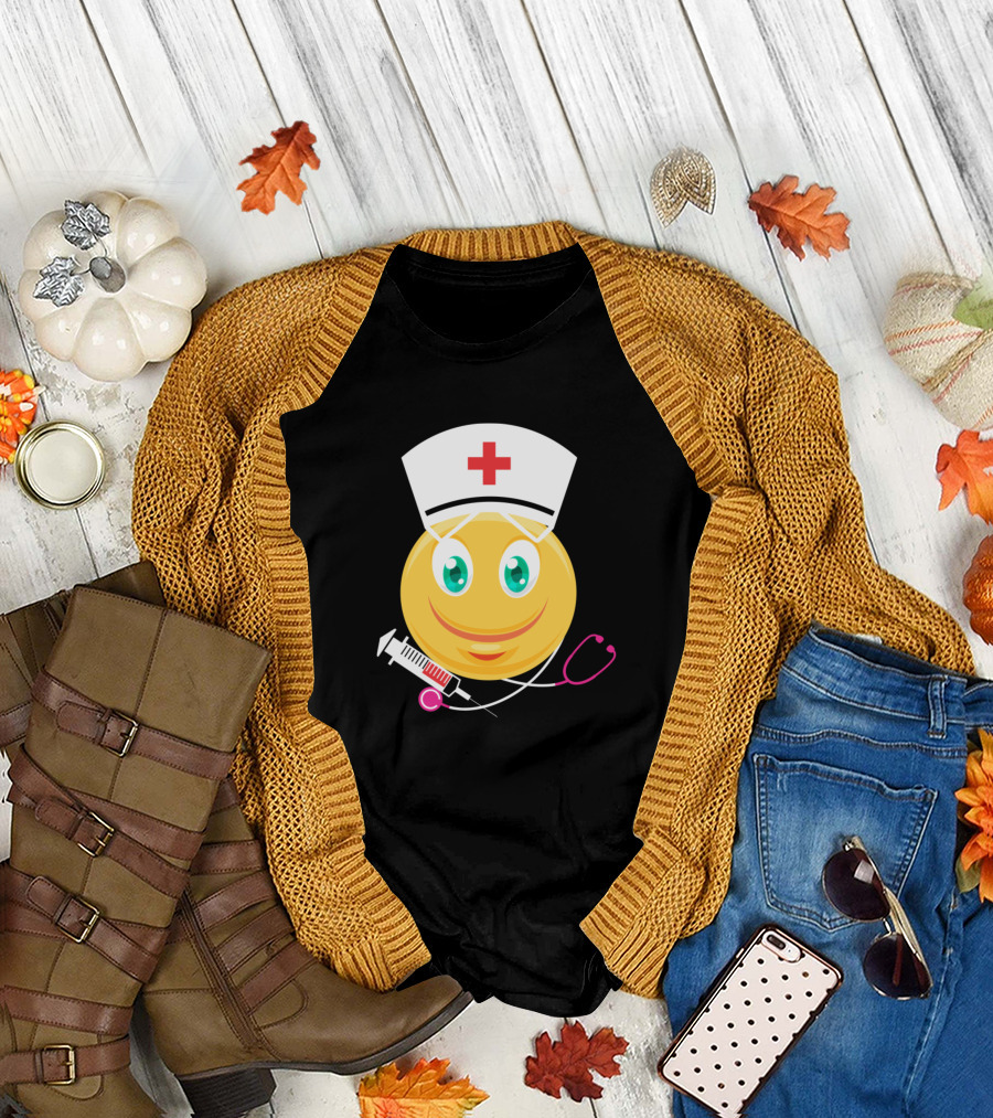 Love Cute Nurse Mom Emoji I Am A Nurse Stethoscope Syringe T-Shirt