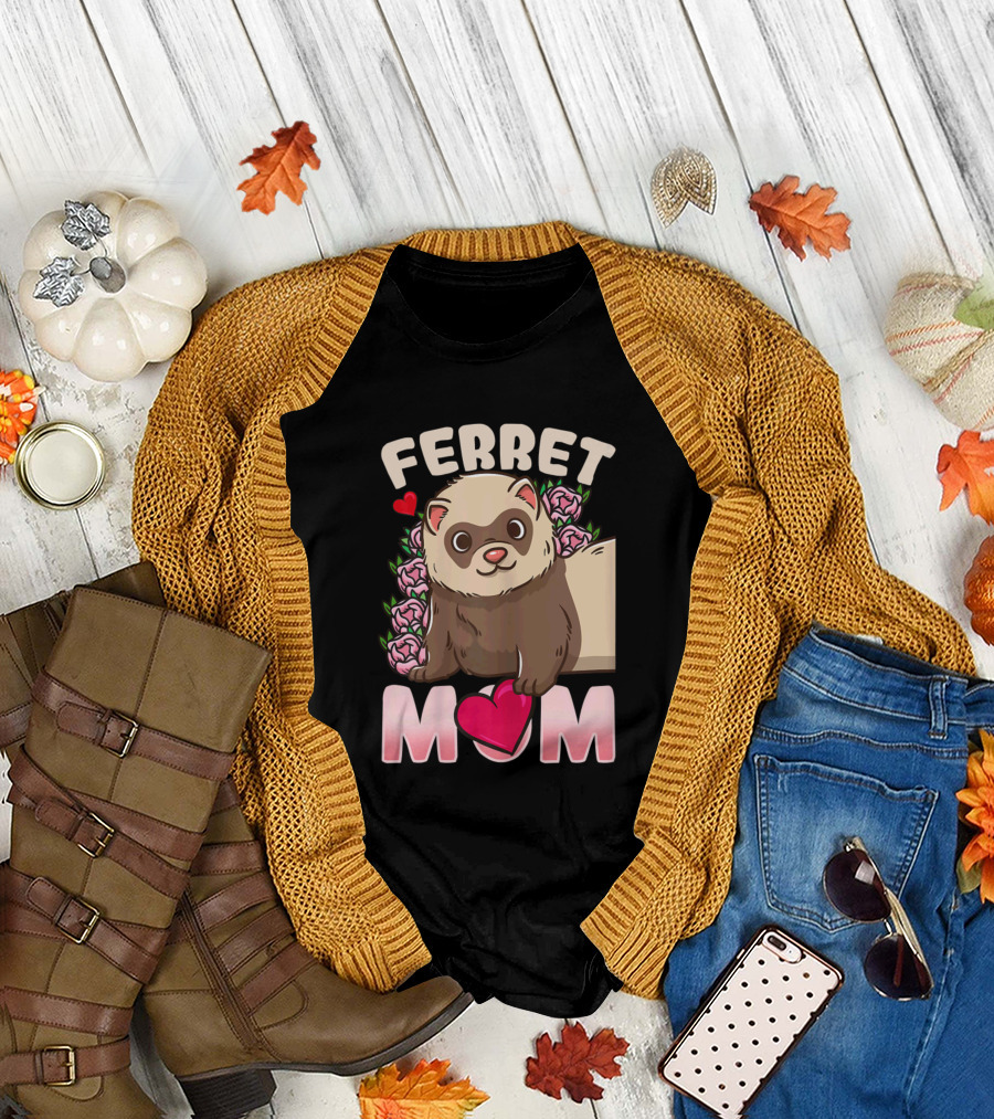 Ferret Mom with Cute Ferret and Pink Heart for Ferret Lovers and Owners T-Shirt