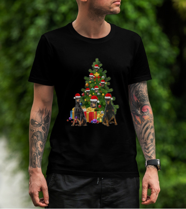 Doberman Dogs In Santa Hats With Christmas Tree And Gifts T-Shirt