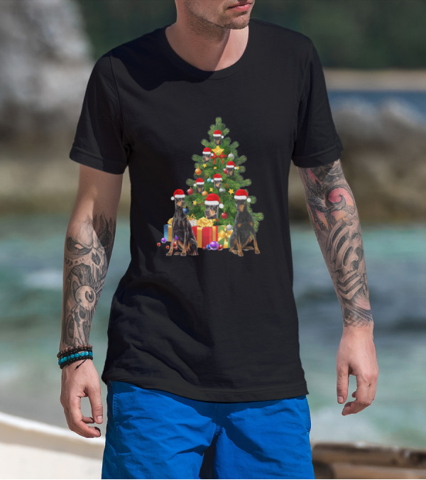 Doberman Dogs In Santa Hats With Christmas Tree And Gifts T-Shirt