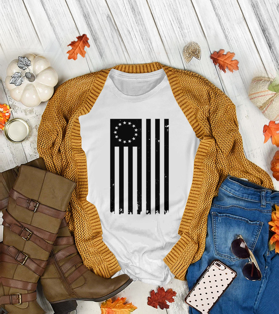 Black Distressed Vertical Betsy Ross Flag with Thirteen T-Shirt