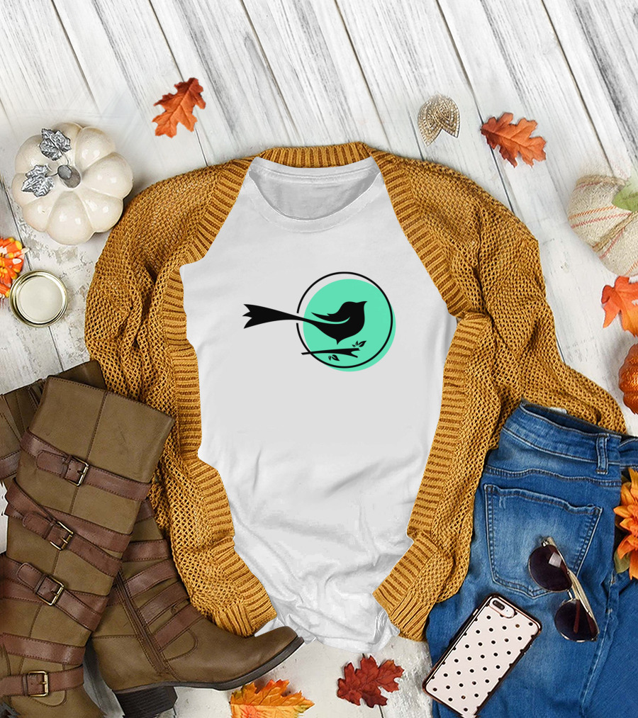 Black Magpie Bird Silhouette on Green Circle Background T-Shirt